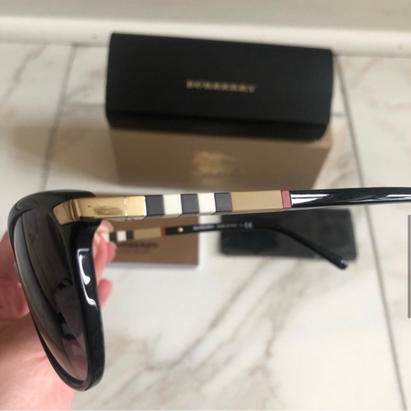 🔥NEW BURBERRY SUNGLASSES 🔥 - Picture 7 of 12